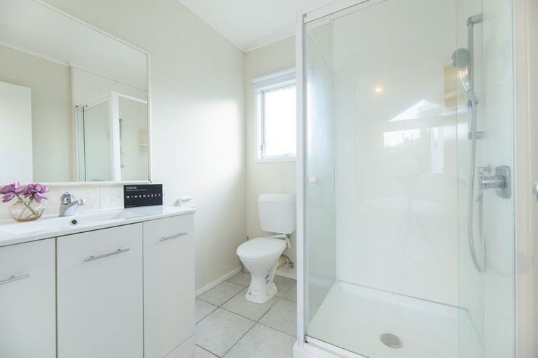 Photo of property in 1/48 Noeleen Street, Glenfield, Auckland, 0629