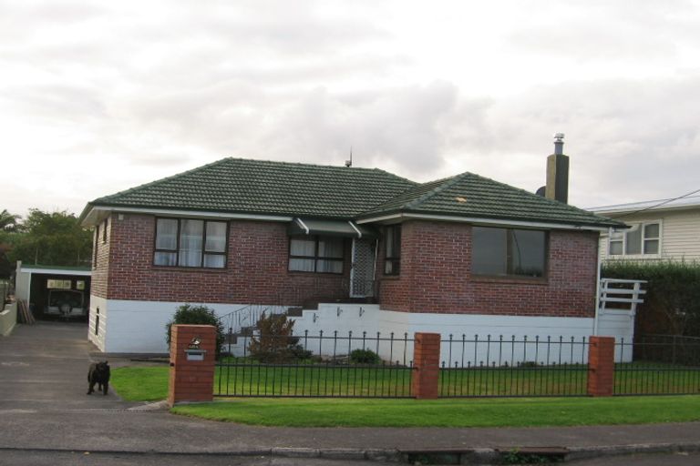 Photo of property in 464 Old Te Atatu Road, Te Atatu Peninsula, Auckland, 0610