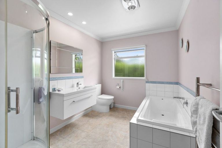 Photo of property in 10 Rochfort Street, Otane, 4202