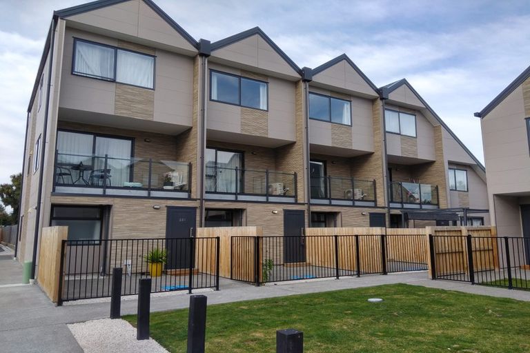 Photo of property in 2/11 Leith Place, Spreydon, Christchurch, 8024