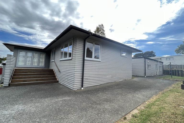 Photo of property in 19 James Street, Glenfield, Auckland, 0629