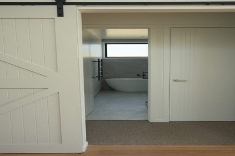 Photo of property in 45 Shelduck Road, Jacks Point, 9371