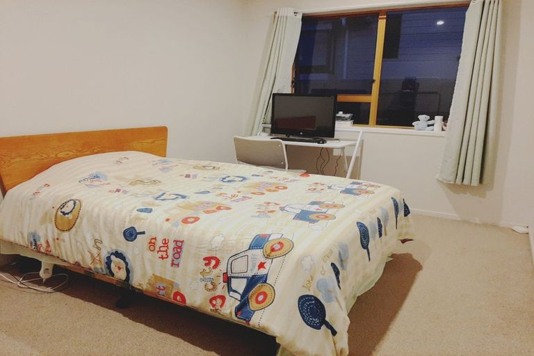 Photo of property in 2/28 Priestley Drive, Bucklands Beach, Auckland, 2014