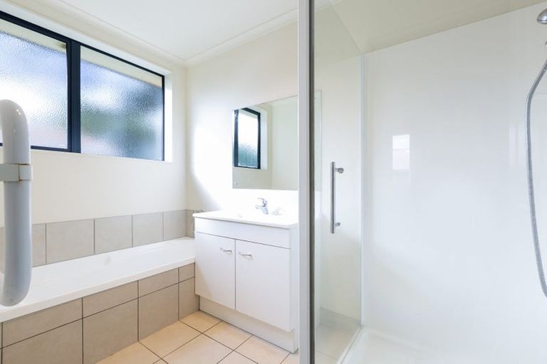 Photo of property in 12 Magnolia Drive, Waiuku, 2123