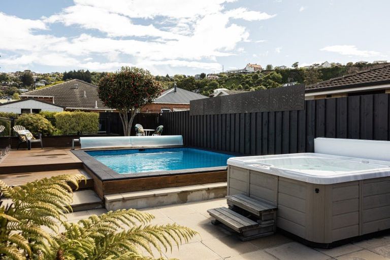 Photo of property in 215 Bay View Road, Saint Clair, Dunedin, 9012