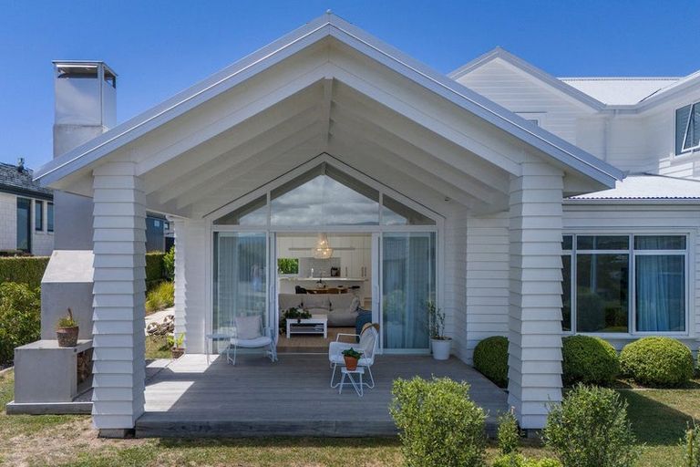 Photo of property in 2 Goldstone Place, Omokoroa, 3114