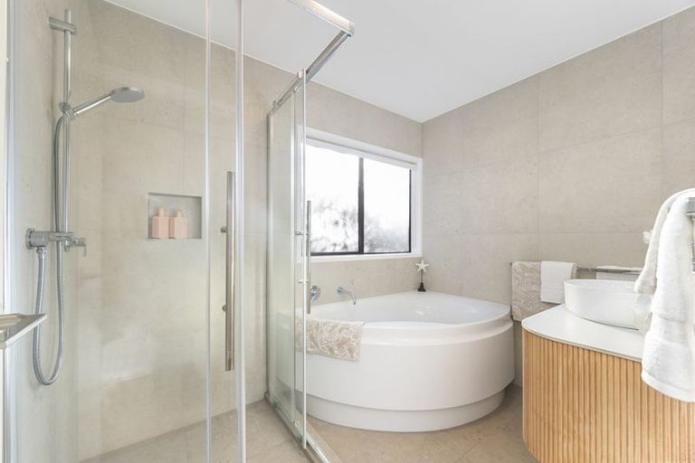 Photo of property in 3 Laingfield Terrace, Laingholm, Auckland, 0604