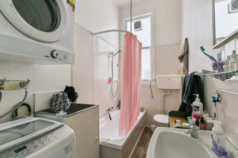 Photo of property in 93 Tasman Street, Mount Cook, Wellington, 6021