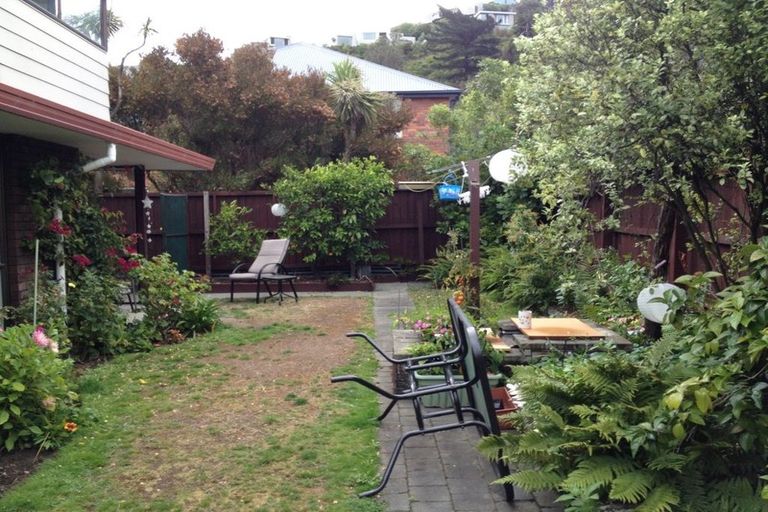 Photo of property in 20 Taupata Street, Redcliffs, Christchurch, 8081