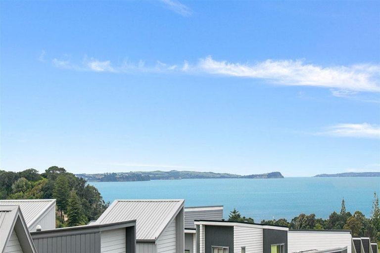 Photo of property in 14 Moki Place, Long Bay, Auckland, 0630