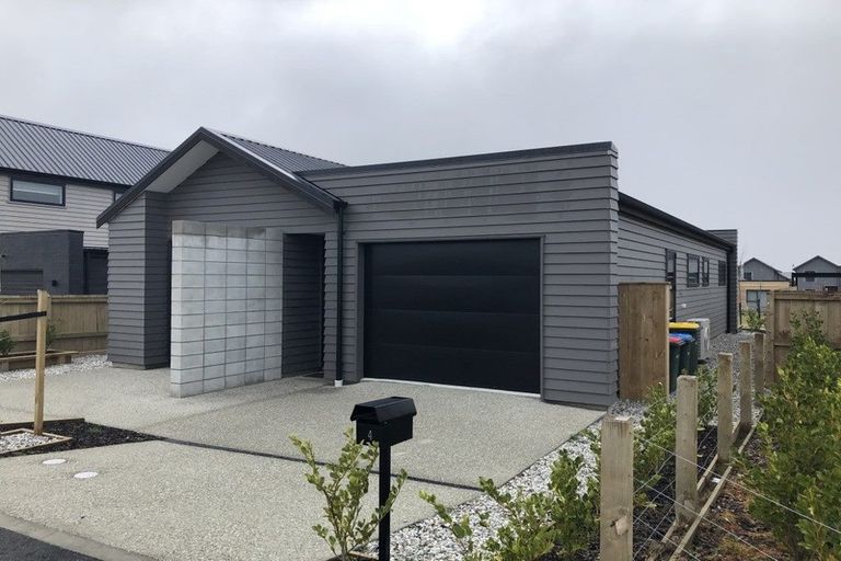 Photo of property in 4 Matakanui Lane, Wanaka, 9305