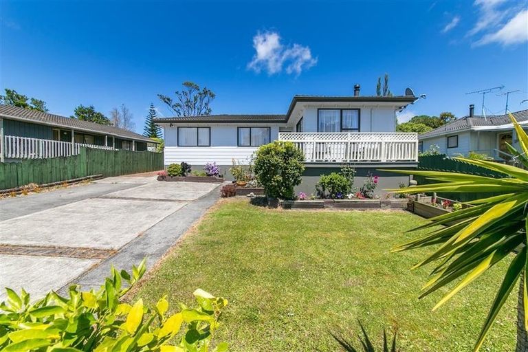 Photo of property in 10 Granville Drive, Massey, Auckland, 0614