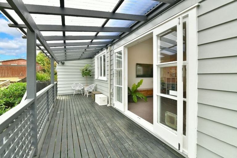 Photo of property in 20 Karaka Street, Helensville, 0800