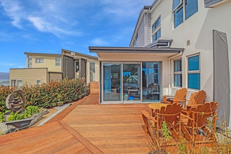 Photo of property in 63 Tamworth Crescent, Newlands, Wellington, 6037