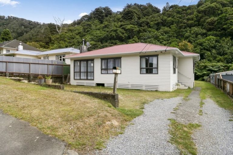 Photo of property in 66 Lees Grove, Wainuiomata, Lower Hutt, 5014