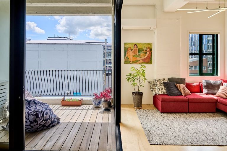 Photo of property in Tennyson Apartments, 11/25 Tennyson Street, Te Aro, Wellington, 6011