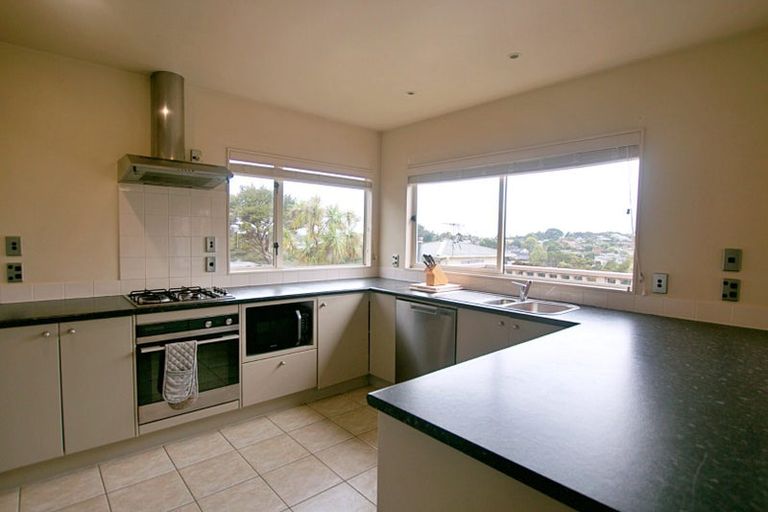 Photo of property in 2/23 Tui Glen Road, Birkenhead, Auckland, 0626