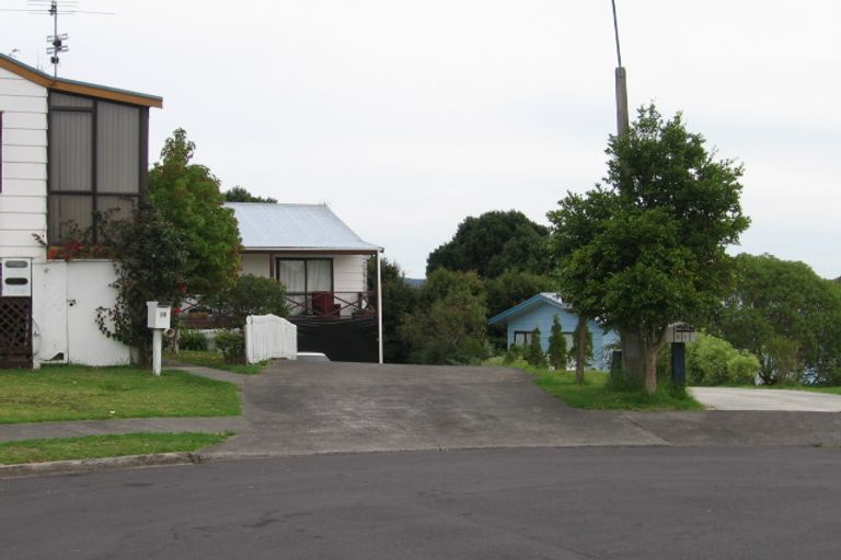 Photo of property in 23 Flaunty Place, West Harbour, Auckland, 0618