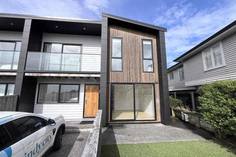 Photo of property in 6e Huia Street, Tawa, Wellington, 5028