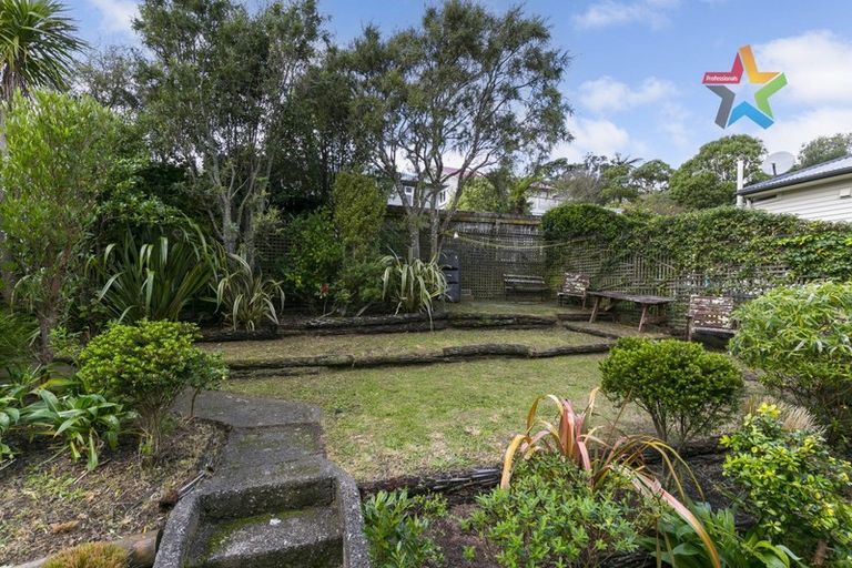 Photo of property in 32 Curtis Street, Northland, Wellington, 6012