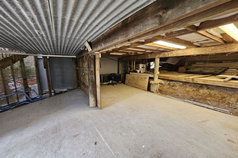 Photo of property in 1/4 Tallington Crescent, Torbay, Auckland, 0630