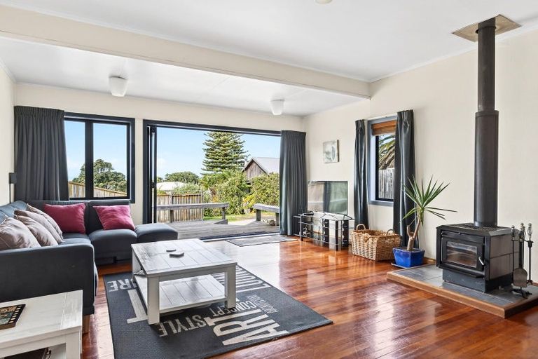 Photo of property in 49 Moana Road, Okitu, Gisborne, 4010