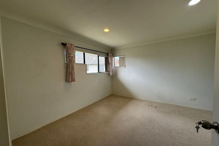 Photo of property in 1 Capistrano Mews, Goodwood Heights, Auckland, 2105