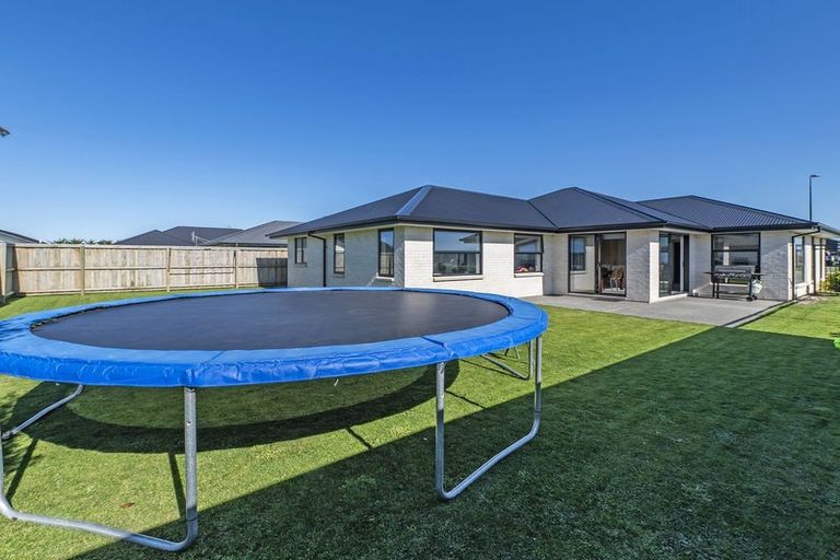 Photo of property in 197 Faringdon Boulevard, Rolleston, 7615