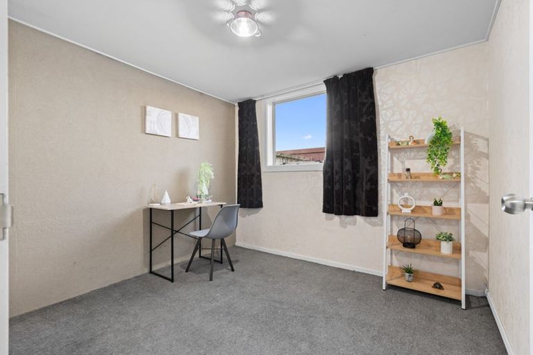 Photo of property in 2/275 Hendersons Road, Hoon Hay, Christchurch, 8025