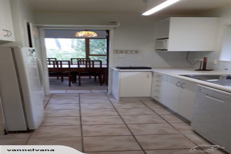 Photo of property in 2/16 Malters Place, Browns Bay, Auckland, 0630