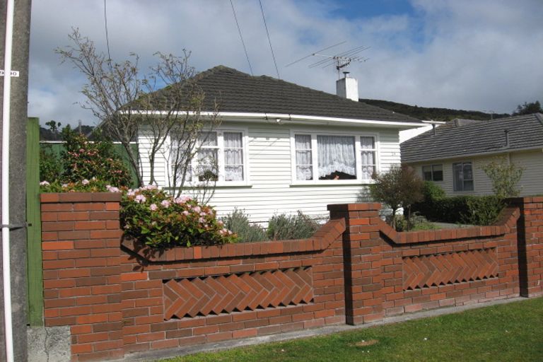 Photo of property in 24 Hinau Grove, Wainuiomata, Lower Hutt, 5014