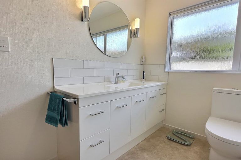 Photo of property in 10 Bassett Place, Taradale, Napier, 4112