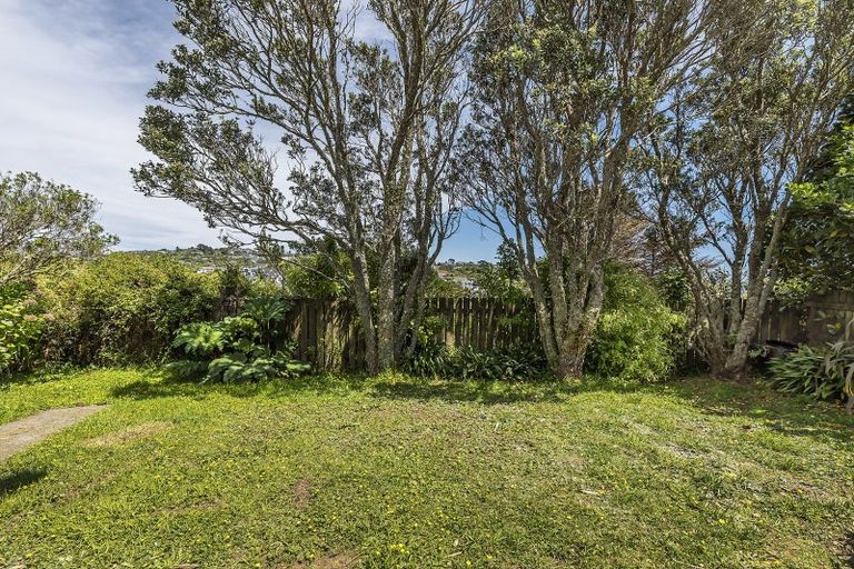 Photo of property in 25f1 Kingsbridge Place, Newlands, Wellington, 6037