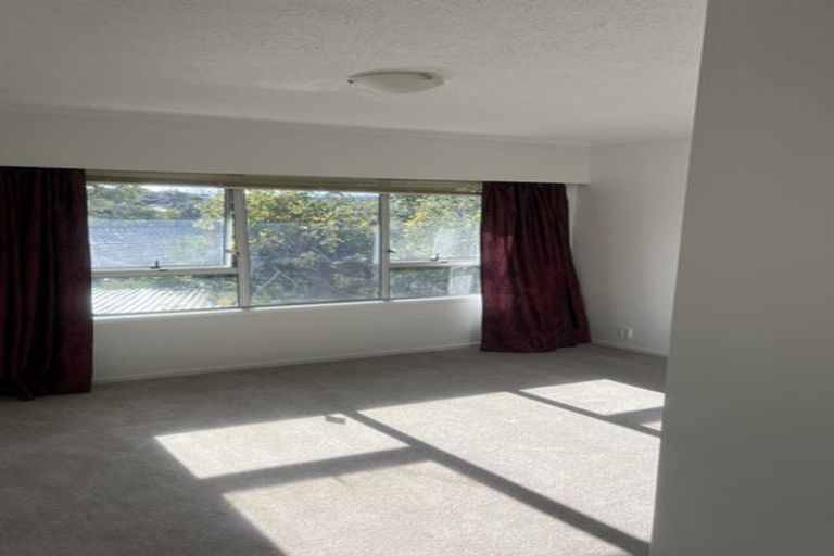 Photo of property in 1/36 Saddleback Rise, Murrays Bay, Auckland, 0630
