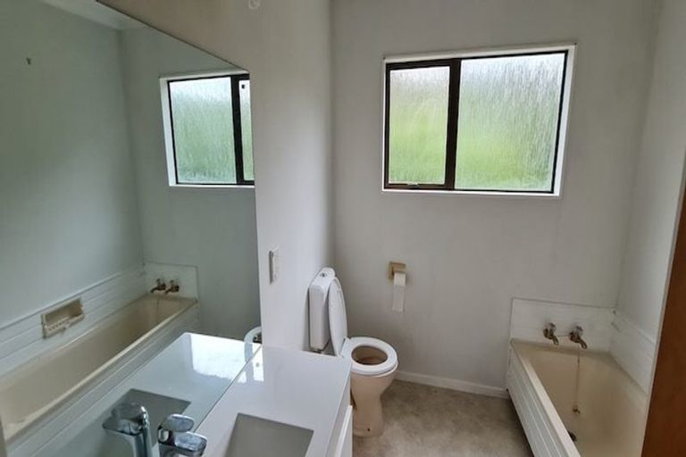 Photo of property in 6 Wingfield Place, Churton Park, Wellington, 6037