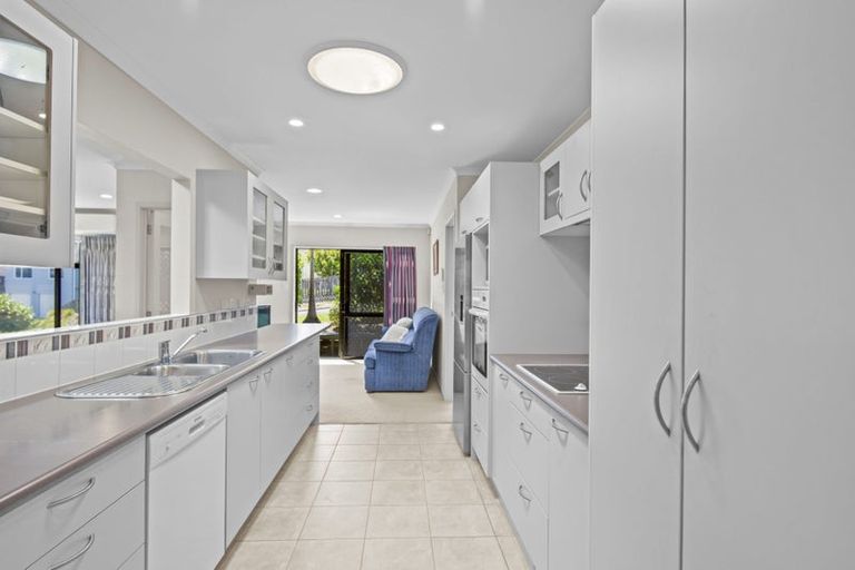 Photo of property in 8 Jelas Road, Red Beach, 0932