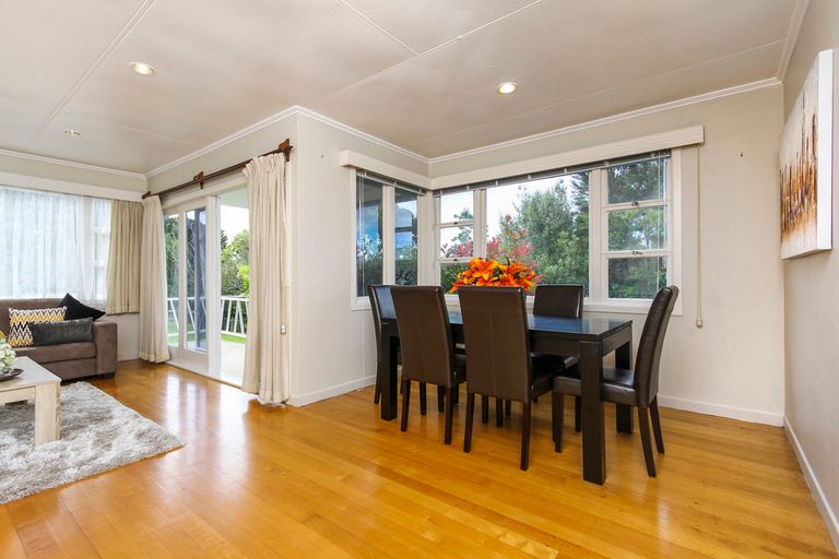 Photo of property in 10 Lyndhurst Road, Te Atatu South, Auckland, 0610
