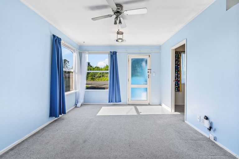 Photo of property in 1/12 Cresta Avenue, Beach Haven, Auckland, 0626