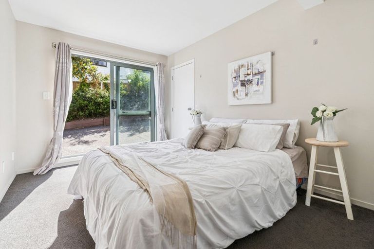 Photo of property in 2/8 Tallington Crescent, Torbay, Auckland, 0630