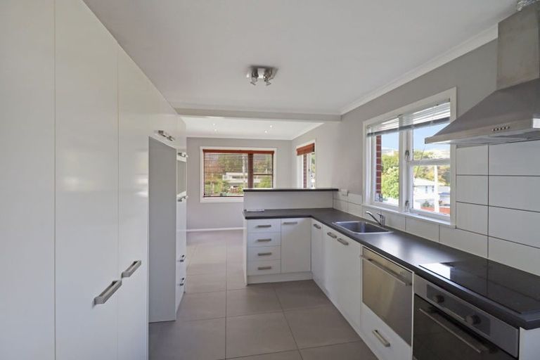 Photo of property in 33 Victory Crescent, Tawa, Wellington, 5028