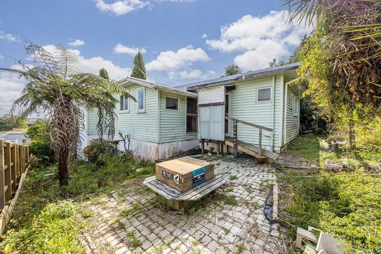 Photo of property in 10 Seymour Road, Sunnyvale, Auckland, 0612