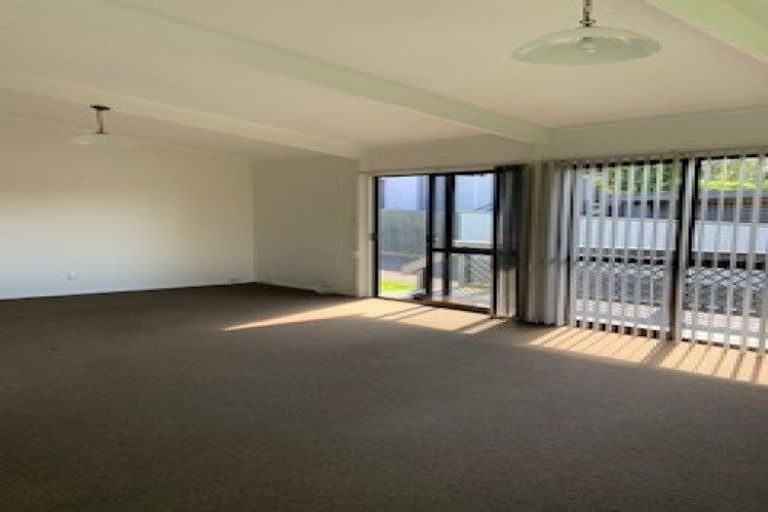 Photo of property in 1/232 Henderson Valley Road, Henderson, Auckland, 0612
