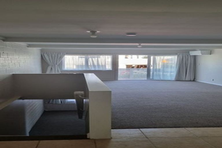 Photo of property in 15f1 Bloomsbury Grove, Newlands, Wellington, 6037