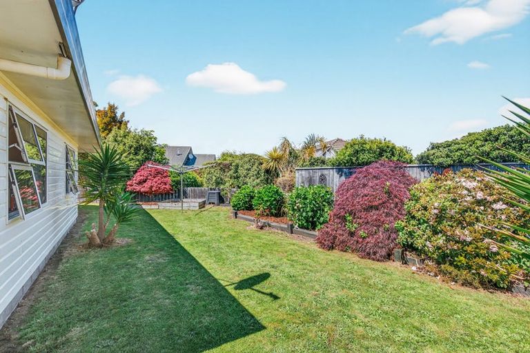 Photo of property in 2/35 Fairview Terrace, Waipahihi, Taupo, 3330
