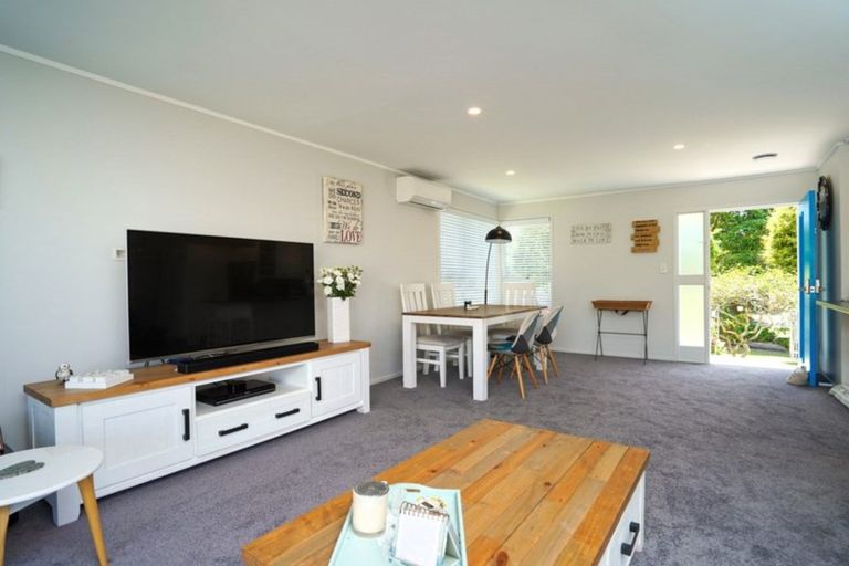 Photo of property in 3 Thorburn Avenue, Red Beach, 0932