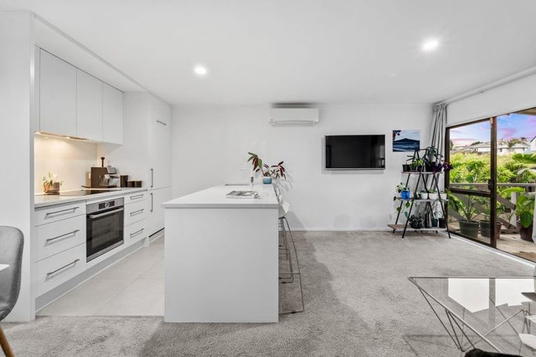 Photo of property in 2/2 Crosby Road, West Harbour, Auckland, 0618