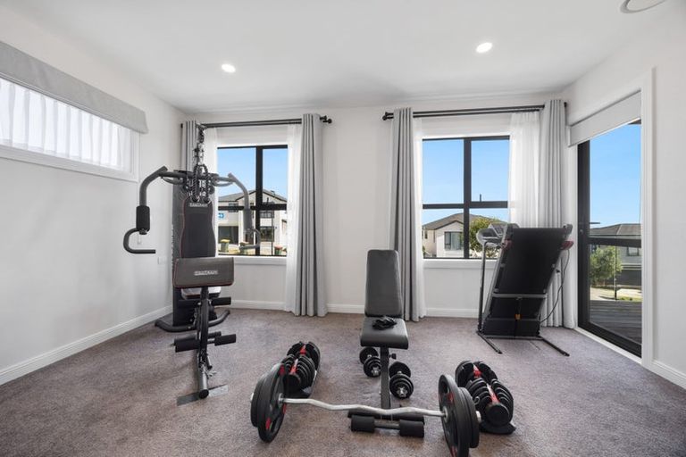 Photo of property in 2 Drumnaconagher Road, Flat Bush, Auckland, 2019