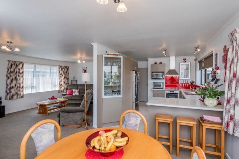 Photo of property in 15 Oriwa Street, Waikanae, 5036