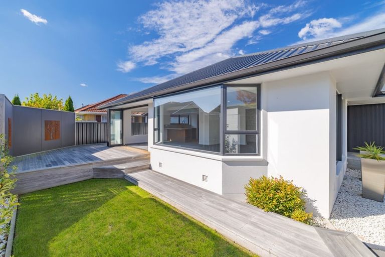 Photo of property in 33 Church Lane, Merivale, Christchurch, 8014