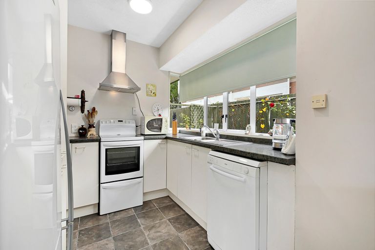 Photo of property in 356 Yaldhurst Road, Russley, Christchurch, 8042